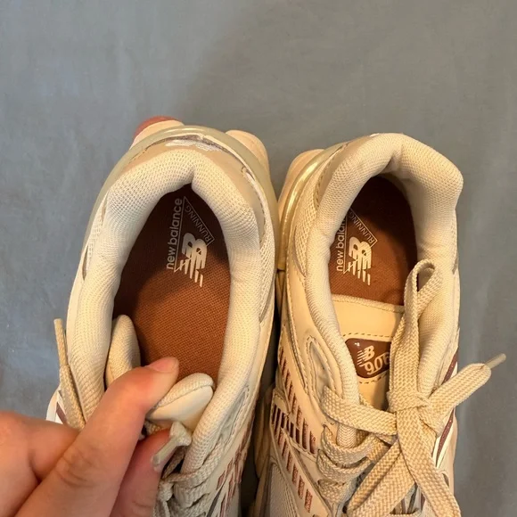 New Balance 9060 Men’s Size 6 - Picture 7 of 8